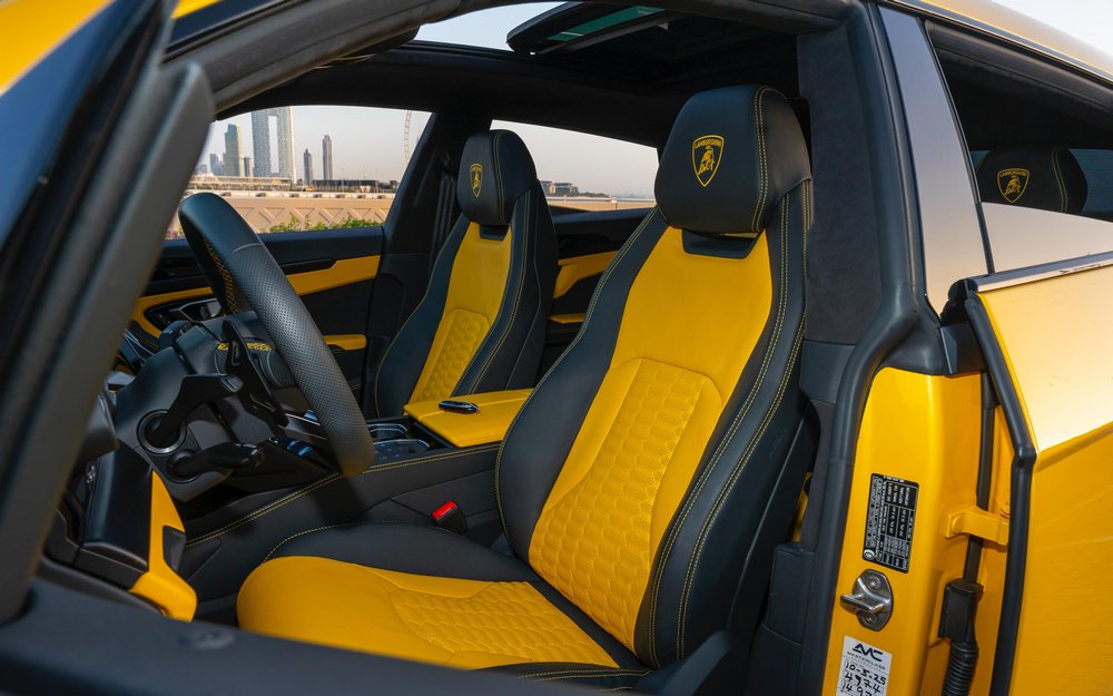 Lamborghini Urus Yellow