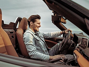 A Look at the Latest Trends in Dubai's Luxury Car Rental Industry