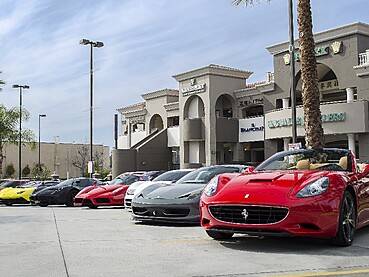Daily vs Weekly Luxury Car Rentals in Dubai: Cost Logic Explained